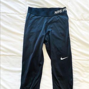 CAPRI NIKE PRO LEGGINGS